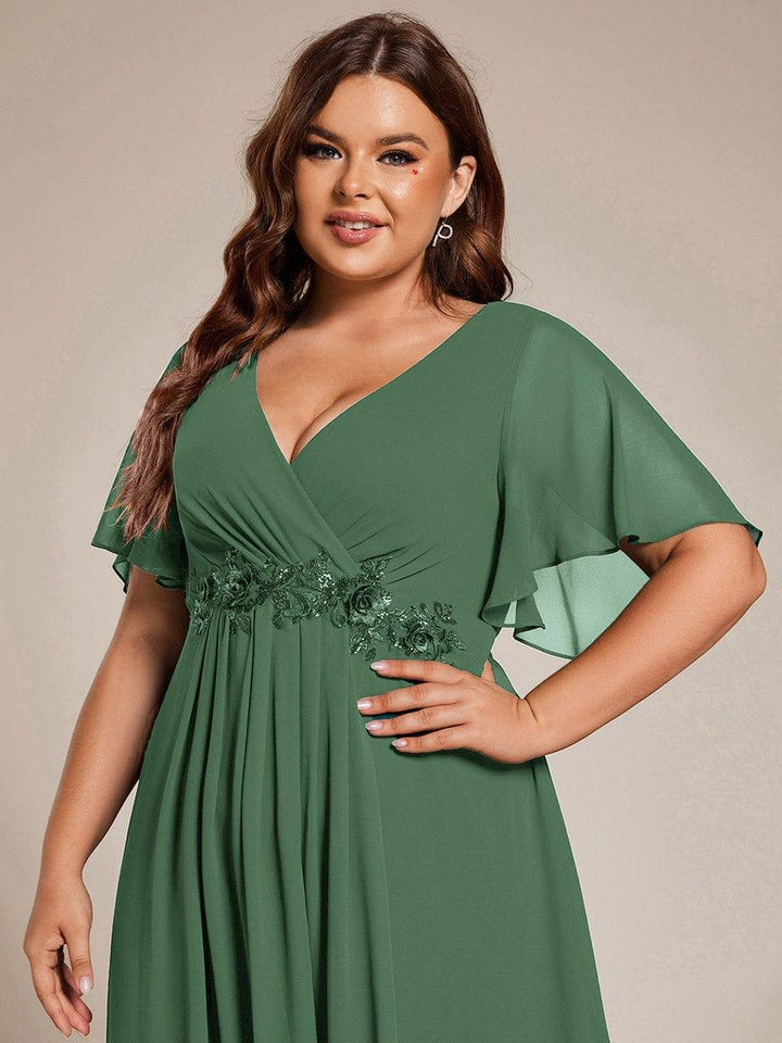 pretty DAHLIA|Plus Size V-Neck Chiffon Midi Wedding Guest Dress with Waist Applique(Final Sale)