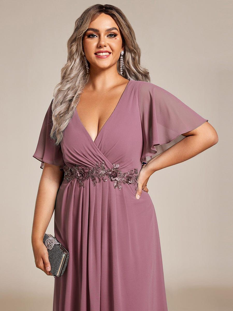 pretty DAHLIA|Plus Size V-Neck Chiffon Midi Wedding Guest Dress with Waist Applique(Final Sale)