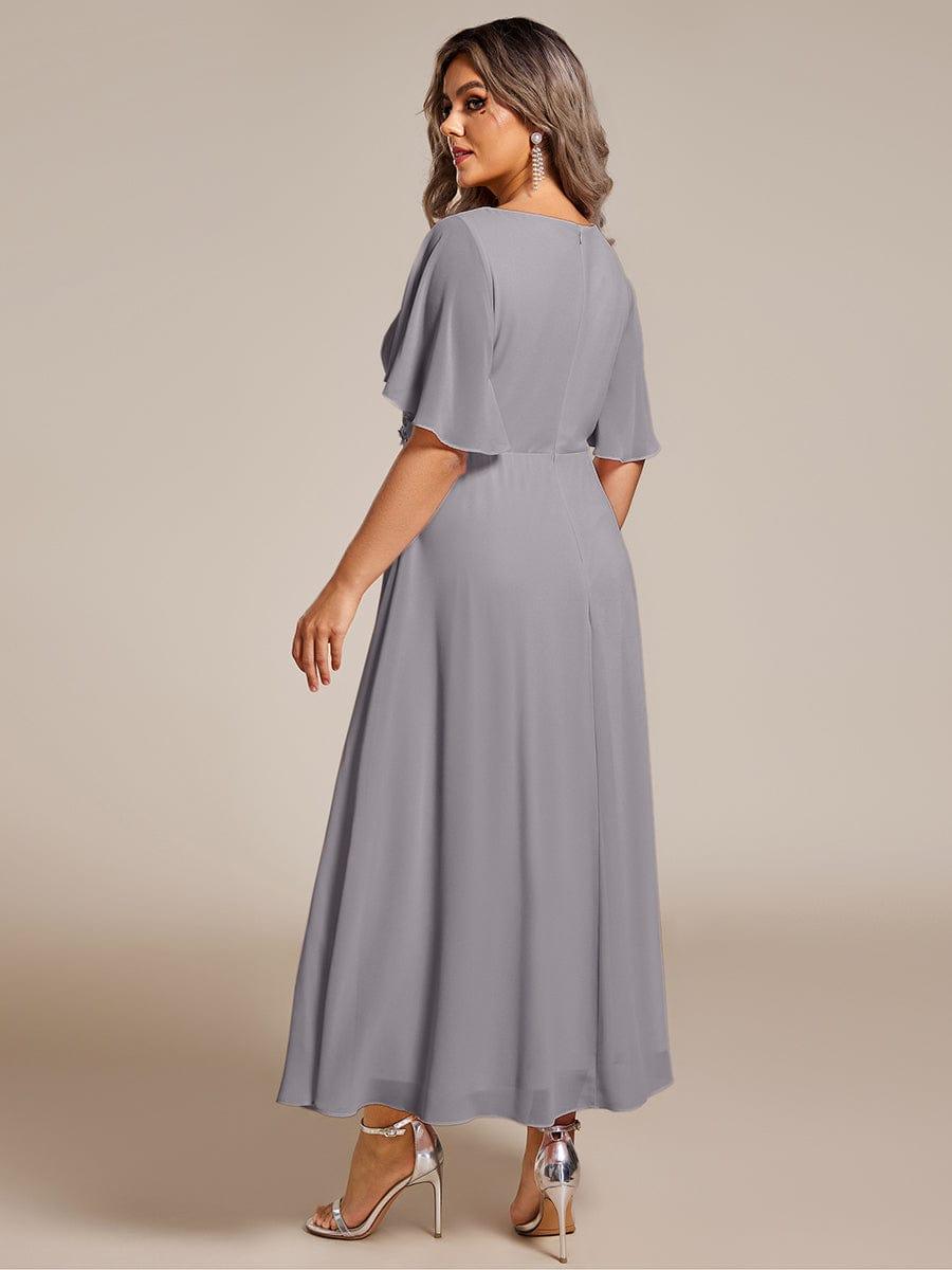 pretty DAHLIA|Plus Size V-Neck Chiffon Midi Wedding Guest Dress with Waist Applique(Final Sale)